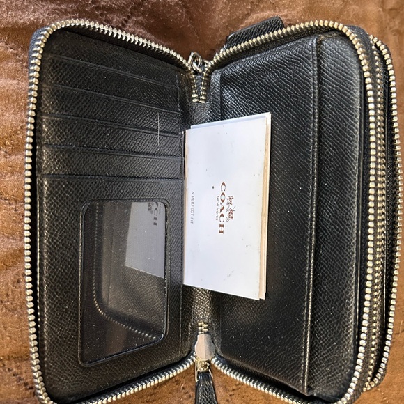 Coach zippered wallet - Picture 4 of 8